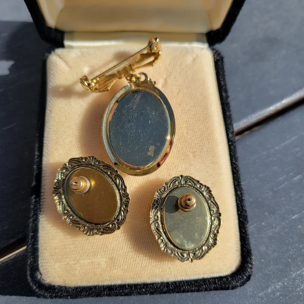 Elegant Cameo Demi Parue ~ Brooch & Pierced Earrings ~ Pretty! ~ Vintage Style